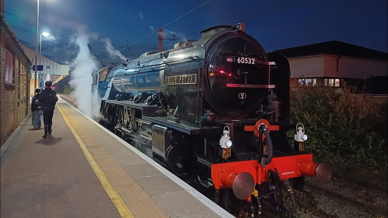 BLUE PETER 60532 on the Lakelander and the Northern Belle at Warrington Bank Quay station