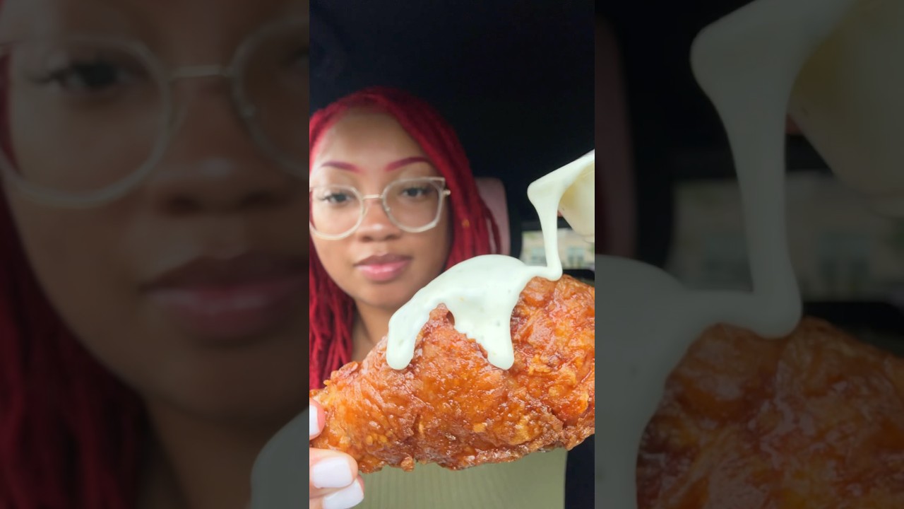 Listen to the crunch 😮&zwj;💨 Bonchon Korean Fried Chicken #asmr #mukbang