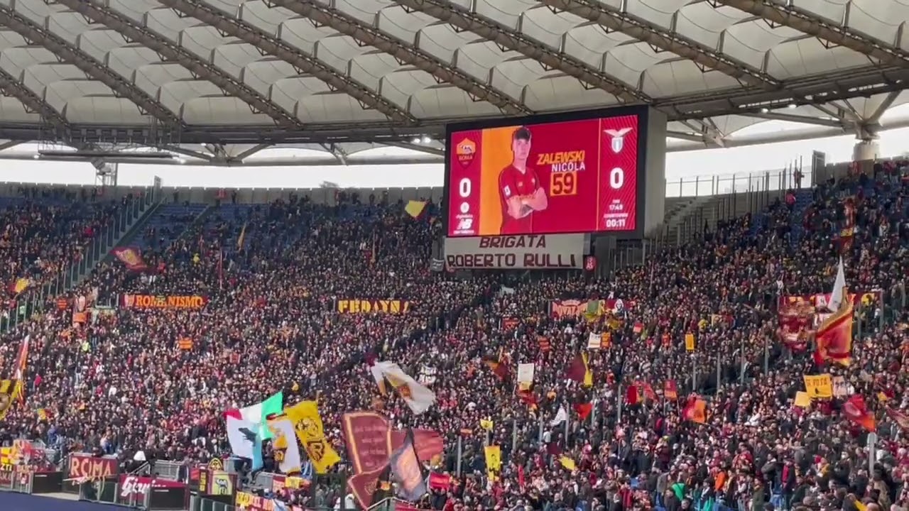 Roma - lazio 3-0: la formazione della Roma chiamata dalla Curva Sud e dallo Stadio Olimpico