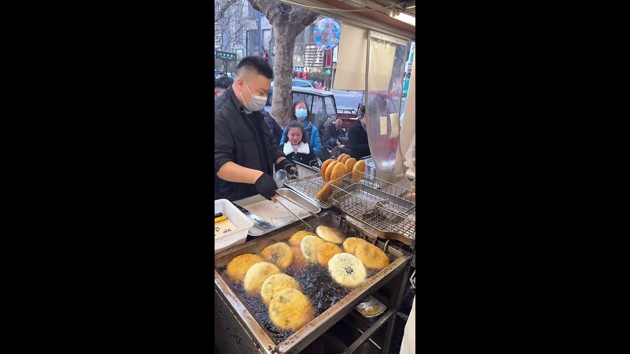 Enjoying delicious food - 纵览美食直播