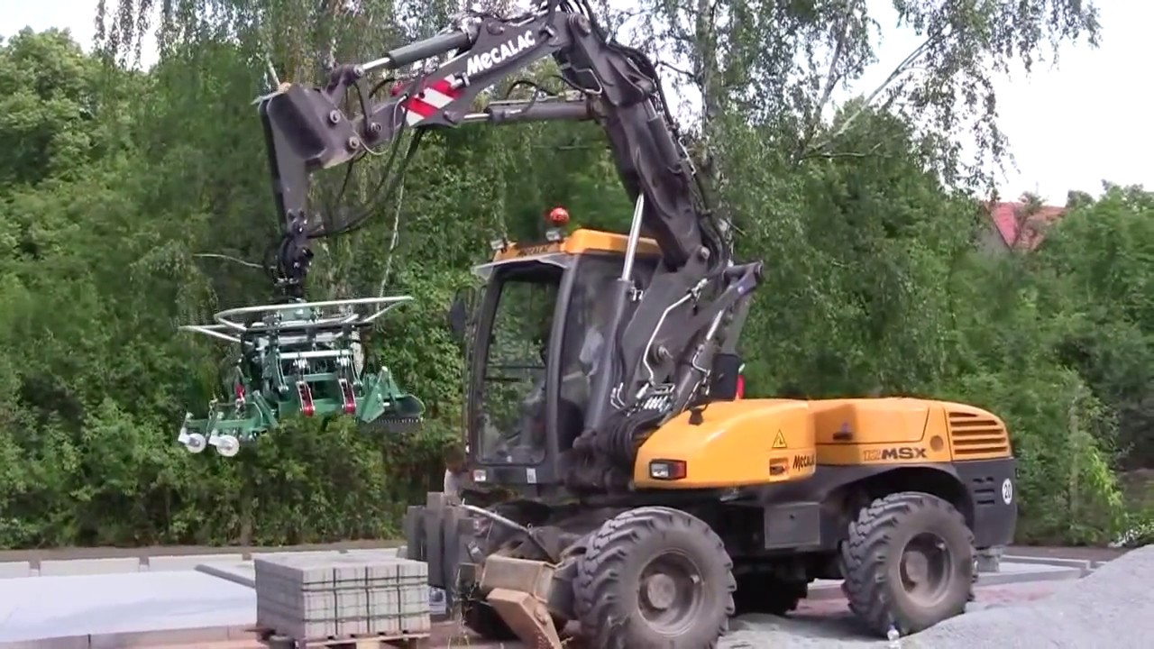 HUNKLINGER Pflastergreifer Mecalac 12MXT Palettengabel - interlock tiles, concrete paving tiles,