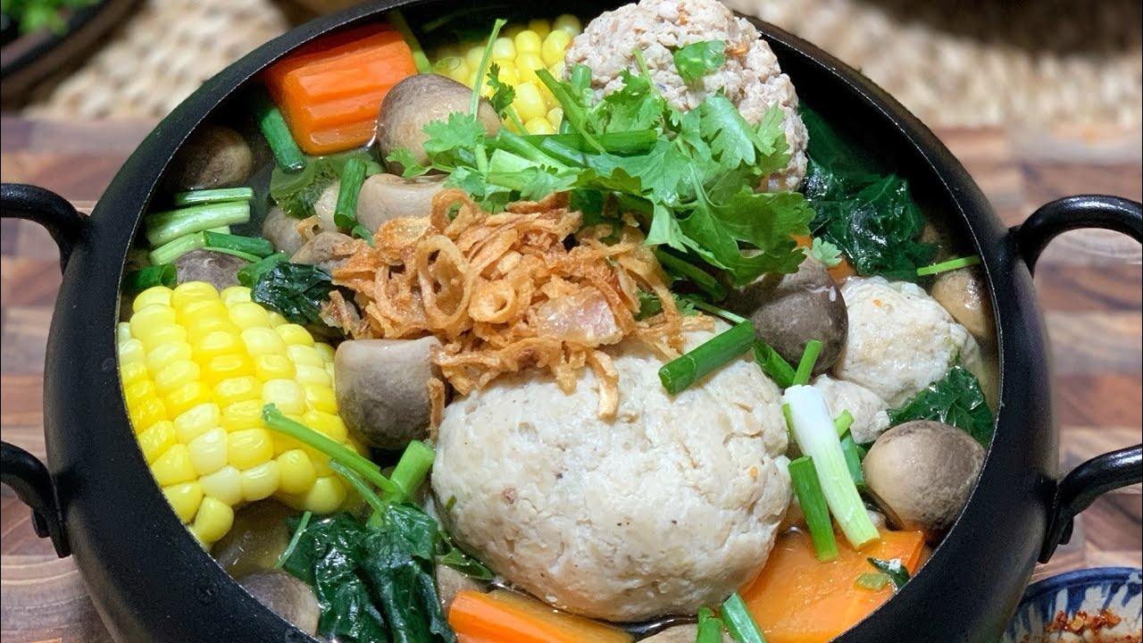 សម្លស្ងោរប្រហិតត្រីស្លាតជាមួយផ្សិតចំបើង