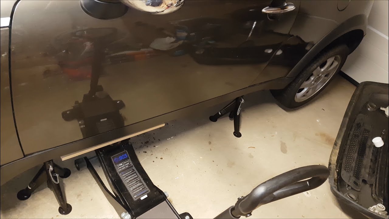 How to get a Mini Cooper on 4 Axle Stands (Jack stands) the Easy Way - How to Guide