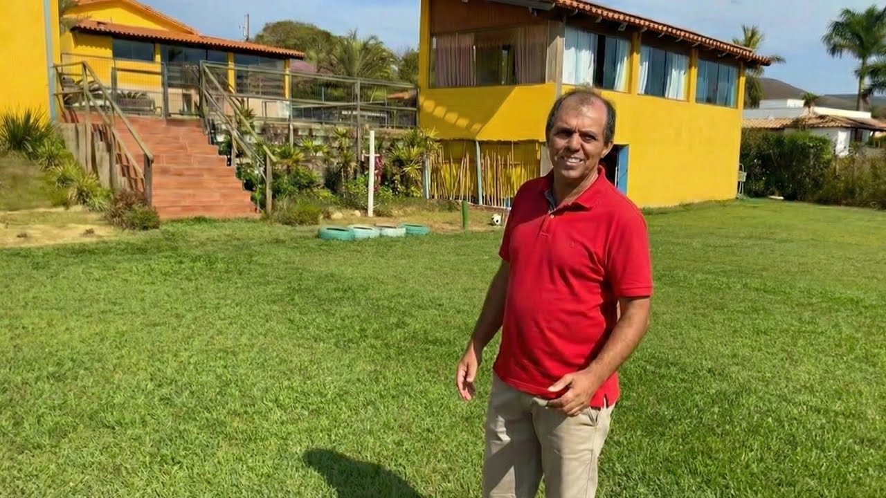 ELE COMPROU UM SÍTIO E SE MUDOU COM A FAMÍLIA