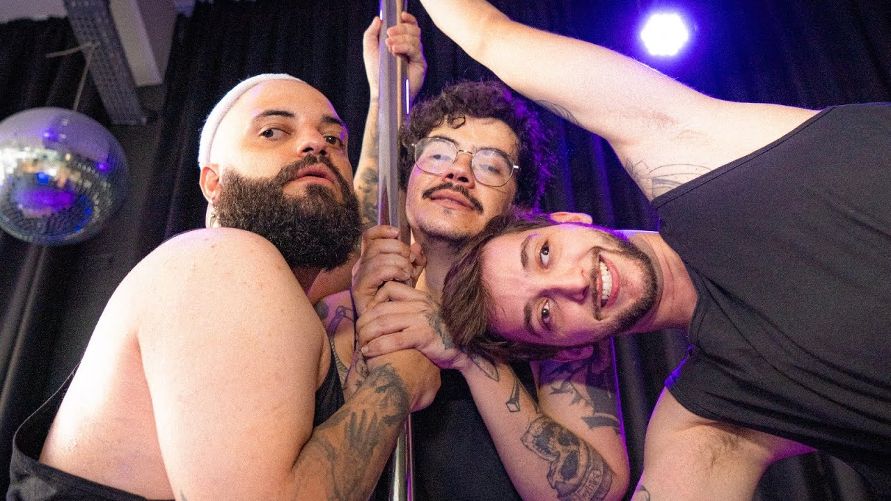 FIZEMOS UMA AULA DE POLE DANCE