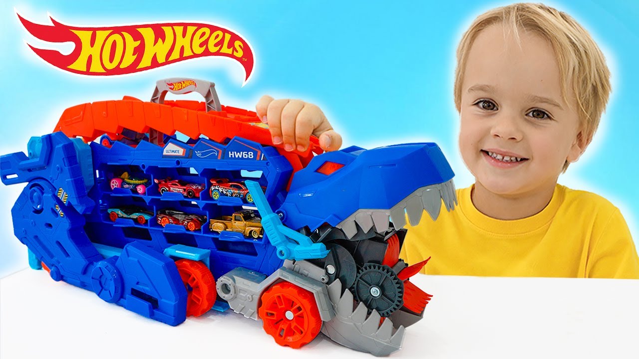 Chris joue avec des petites voitures et sauve la ville de Hot Wheels