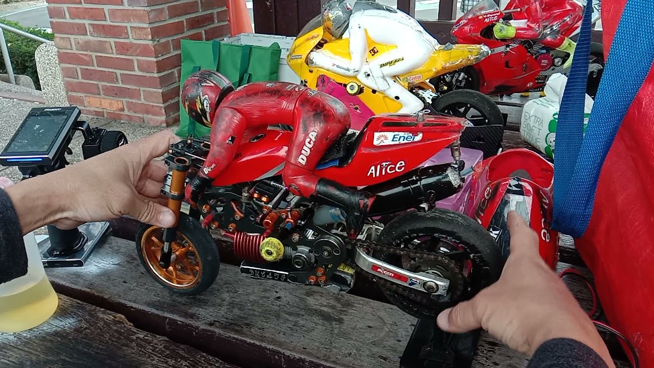 RC NITRO BIKE Start the engine