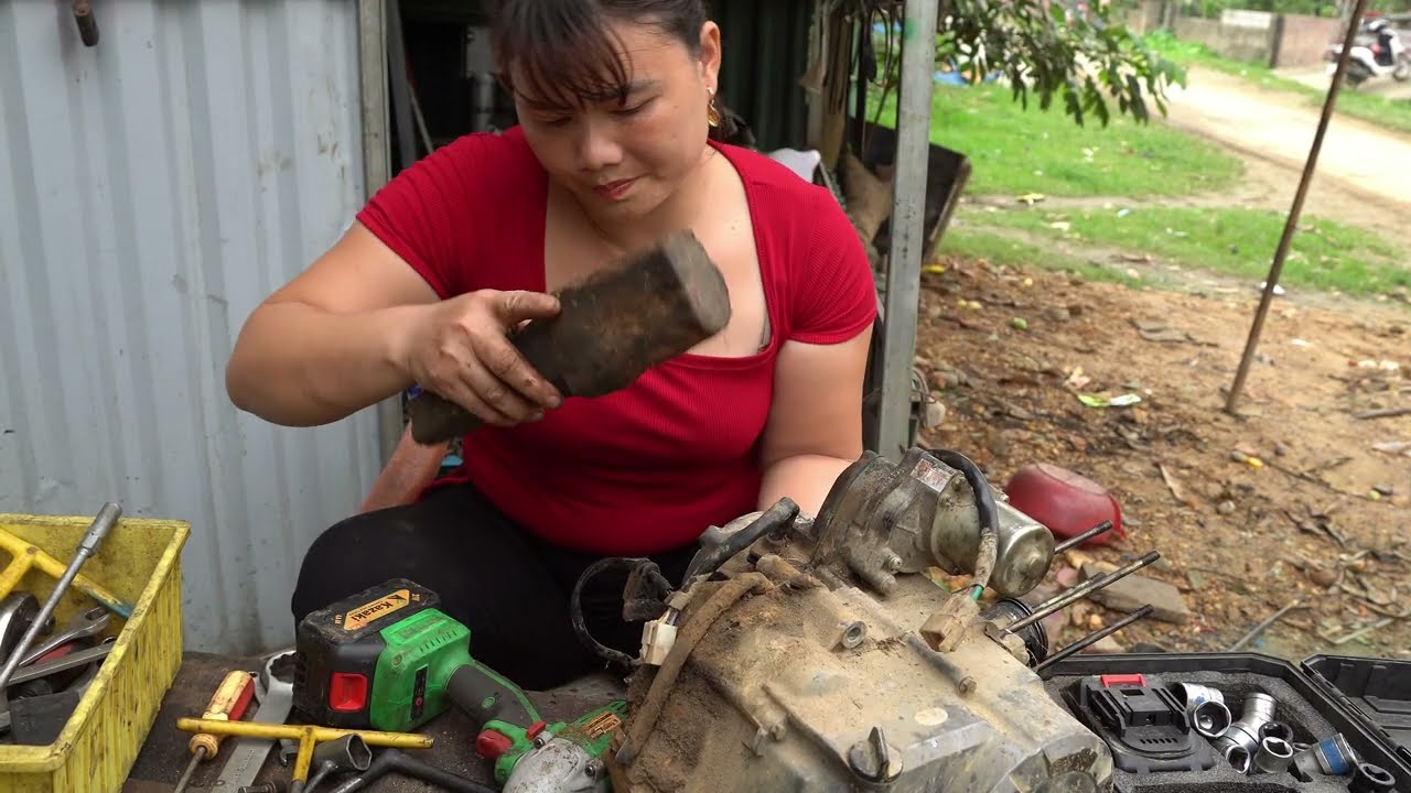 Build Supercars From Scrap. Repairs Restores Apparatus A Old Car Damaged \ Blacksmith Girl