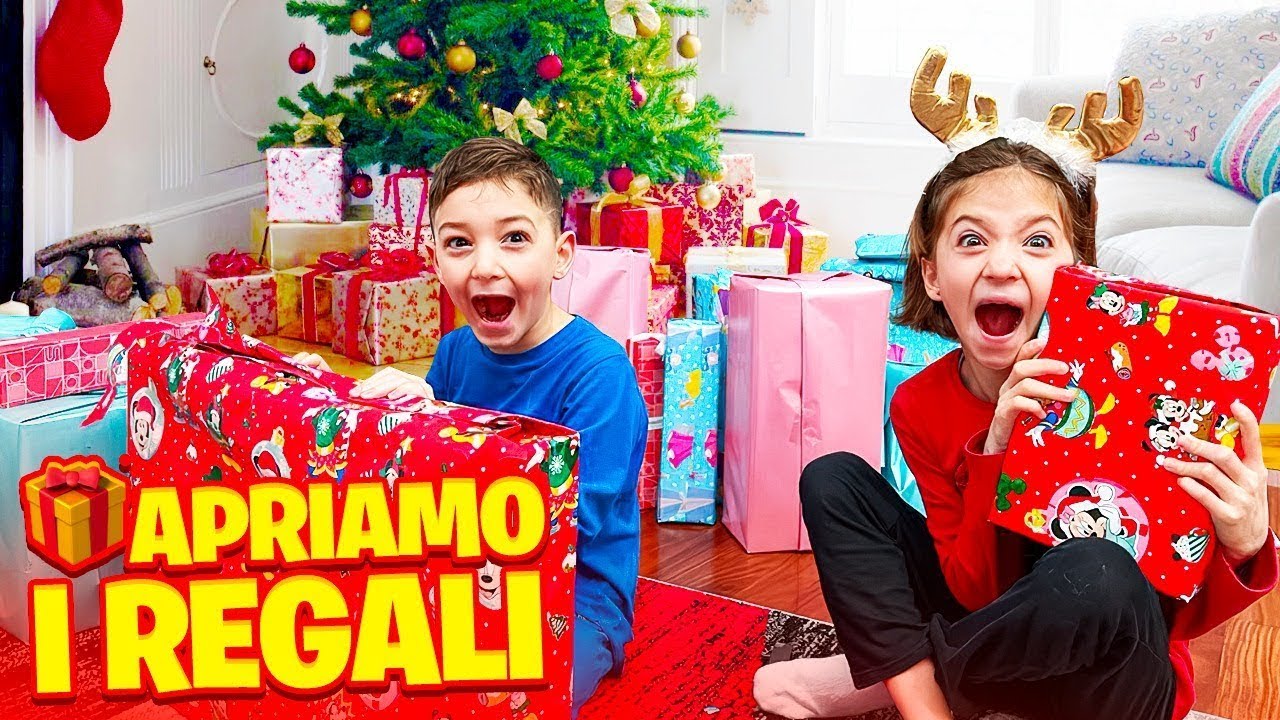 NATALE 2023: APRIAMO TUTTI I REGALI DI FIGLIACHIARA E FIGLIODIEGO RICEVUTI DA BABBO NATALE  #vlogmas