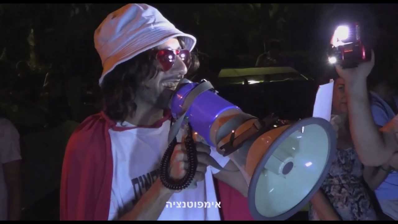 גדי וילצ'רסקי מפגין מול הבית של יאיר לפיד הסטלן (לכאורה)