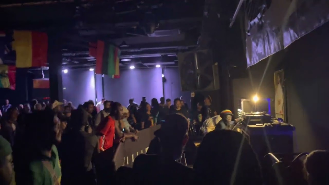 Aba Shanti playing Tena Stelin - Fly Away @ E1 14/08/22