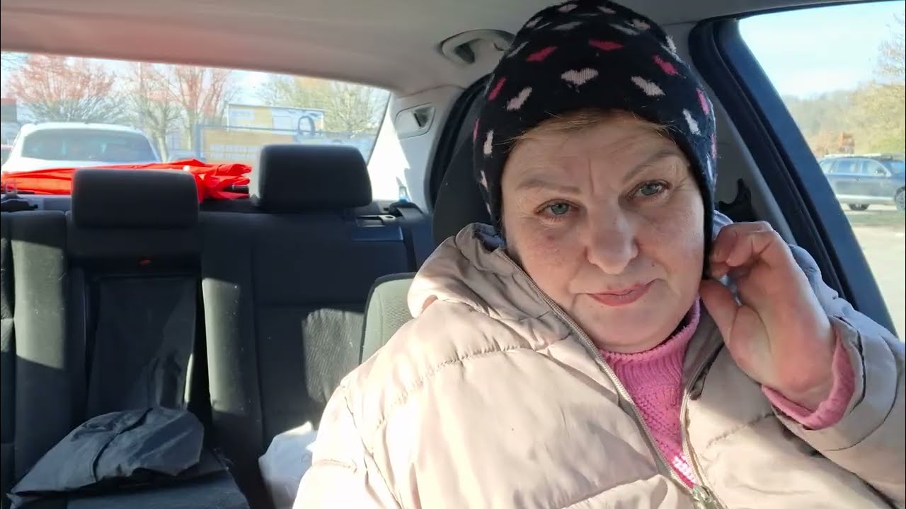 Кошмар на голове 🙆‍♀️спасает только шапка. Накормила кур собрала яйца..!
