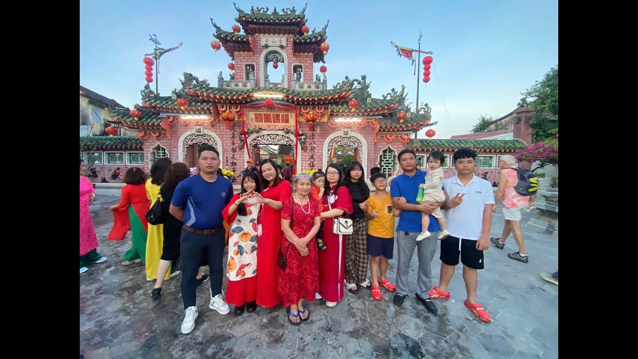 Du xuân 2026 của Đại gia Đình con cháu ông Hòa bà hồng