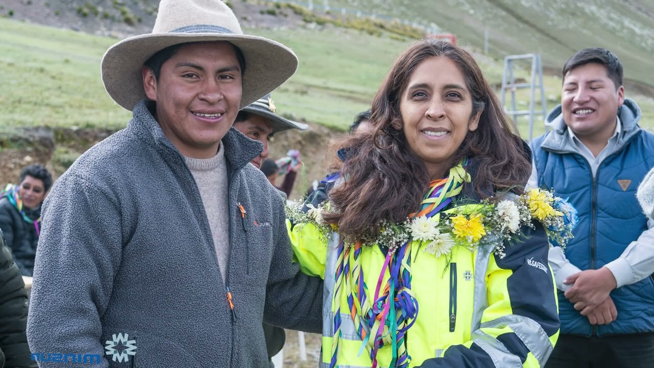 Entrega formal de convenio con comunidad de Queracucho