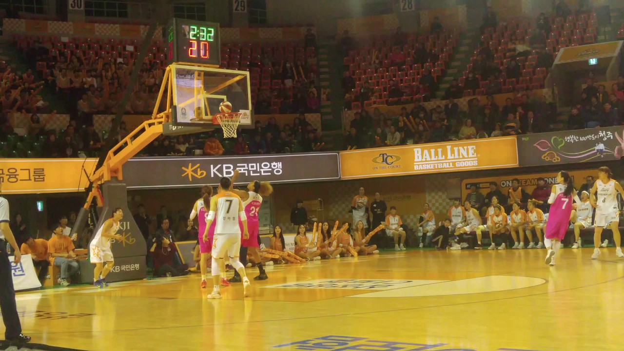 Sung-young Shim of Cheongju KB Stars scores a fantastic goal 20170118 201242