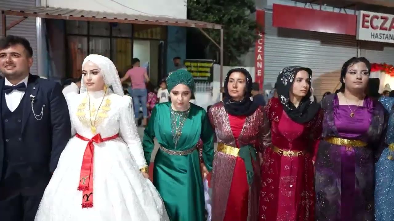 ŞEVKO Yağmur & Yusuf ARAZ ‘Ailesinin Düğünü