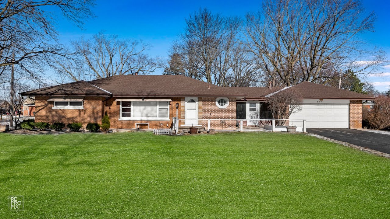 Slideshow Tour of 304 Golf Rd, Mount Prospect, IL