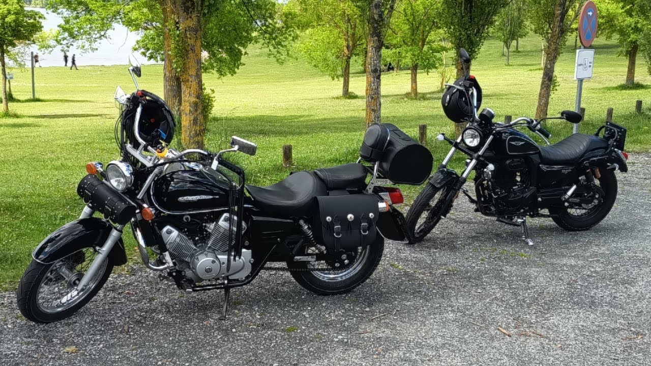 Honda Shadow 125 y Macbor Rockster 125 de paseo por el pantano