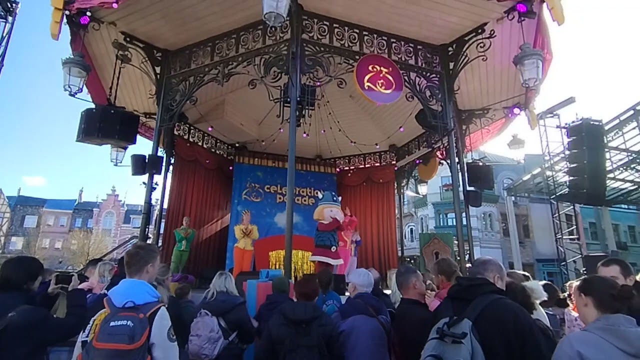 The celebration begin show  van 25 jaar Plopsaland De Panne