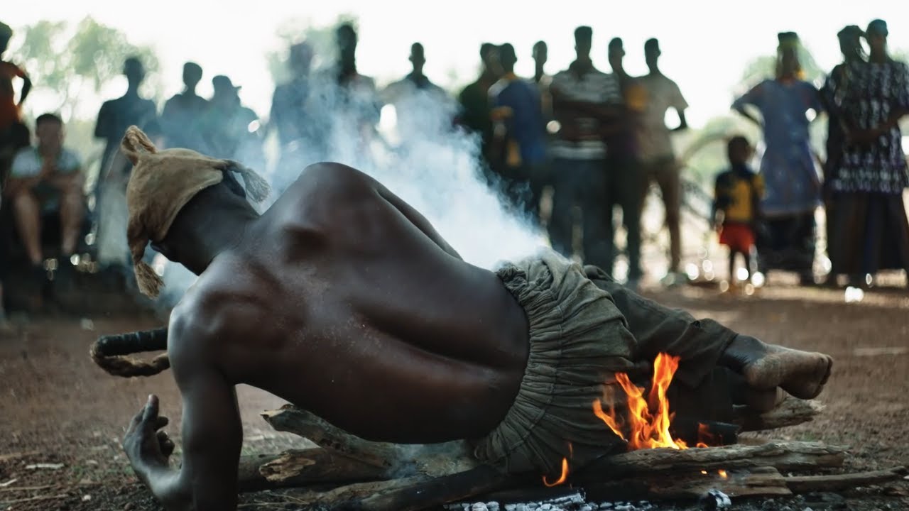 Tocan el fuego y no se queman: Rituales africanos