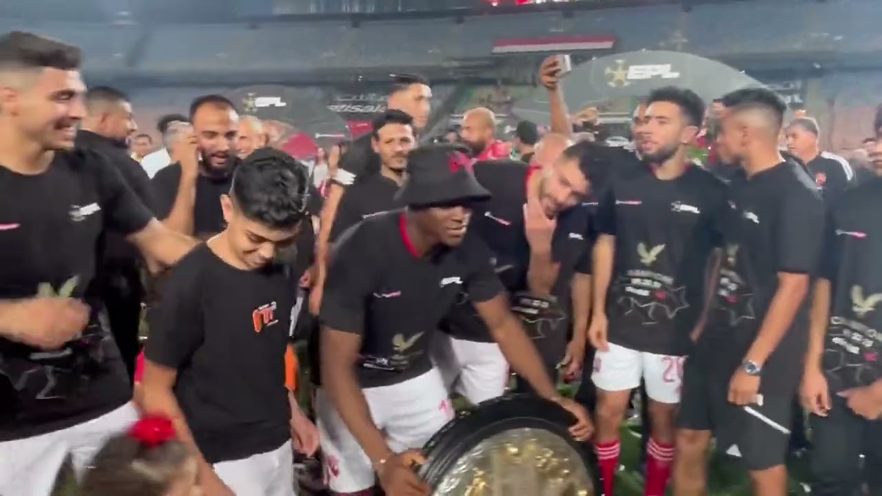 كواليس واحتفالات خاصة.. ما لم تراه في تتويج الأهلي بدرع الدوري