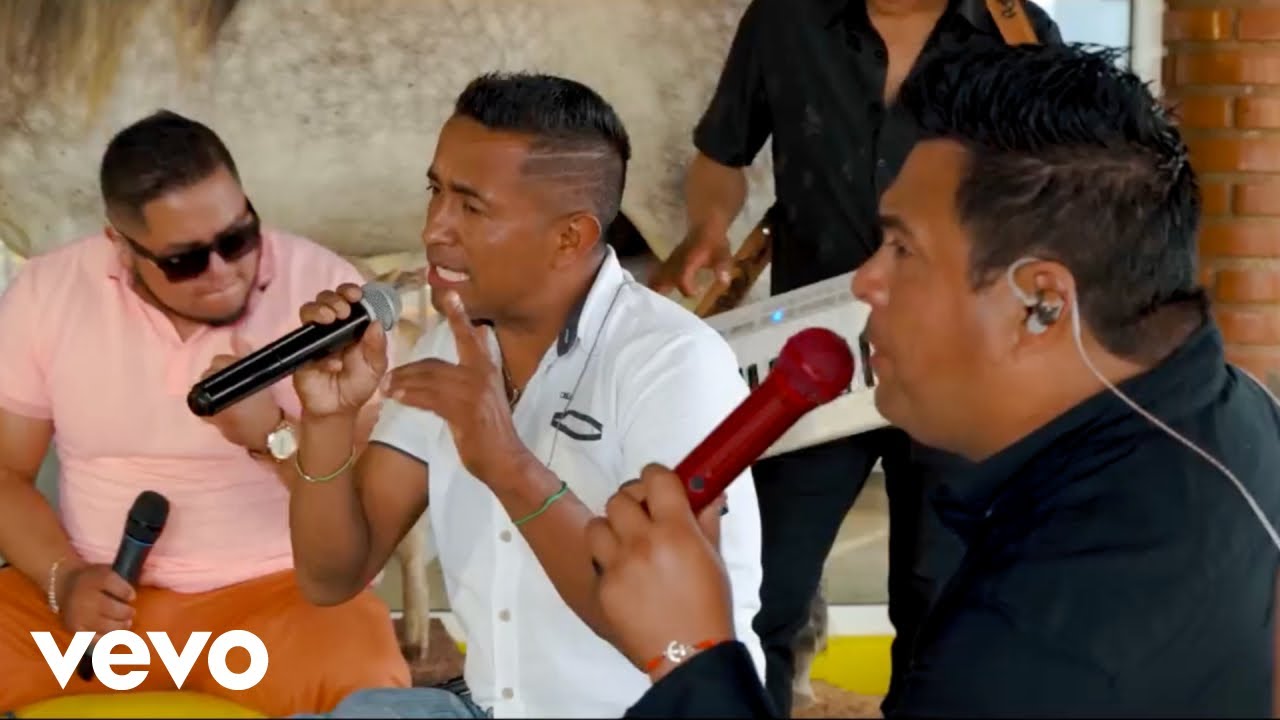 Martín Garduño - Los Chismes / No Me Sé Rajar / Que me Lleve el Diablo