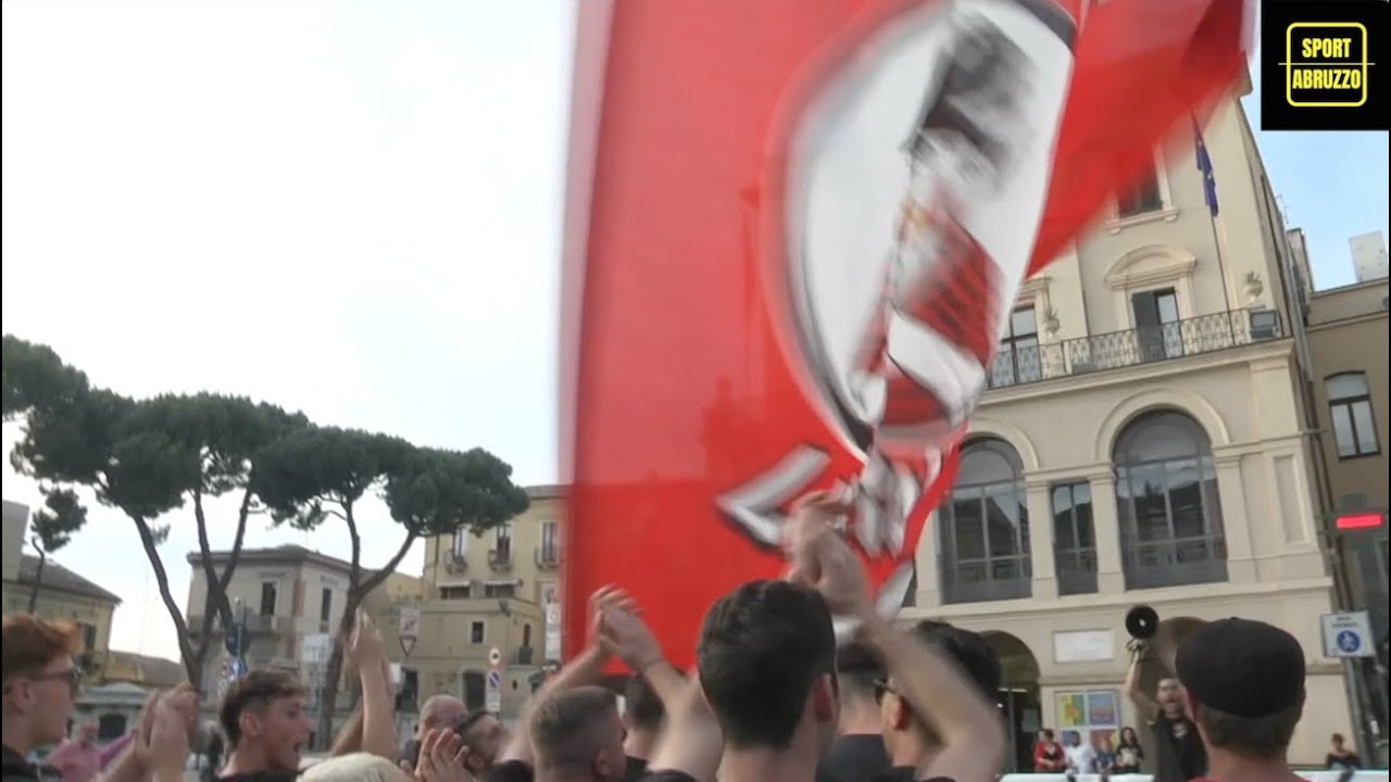 Lanciano, il flash mob Anxa Rebel: 