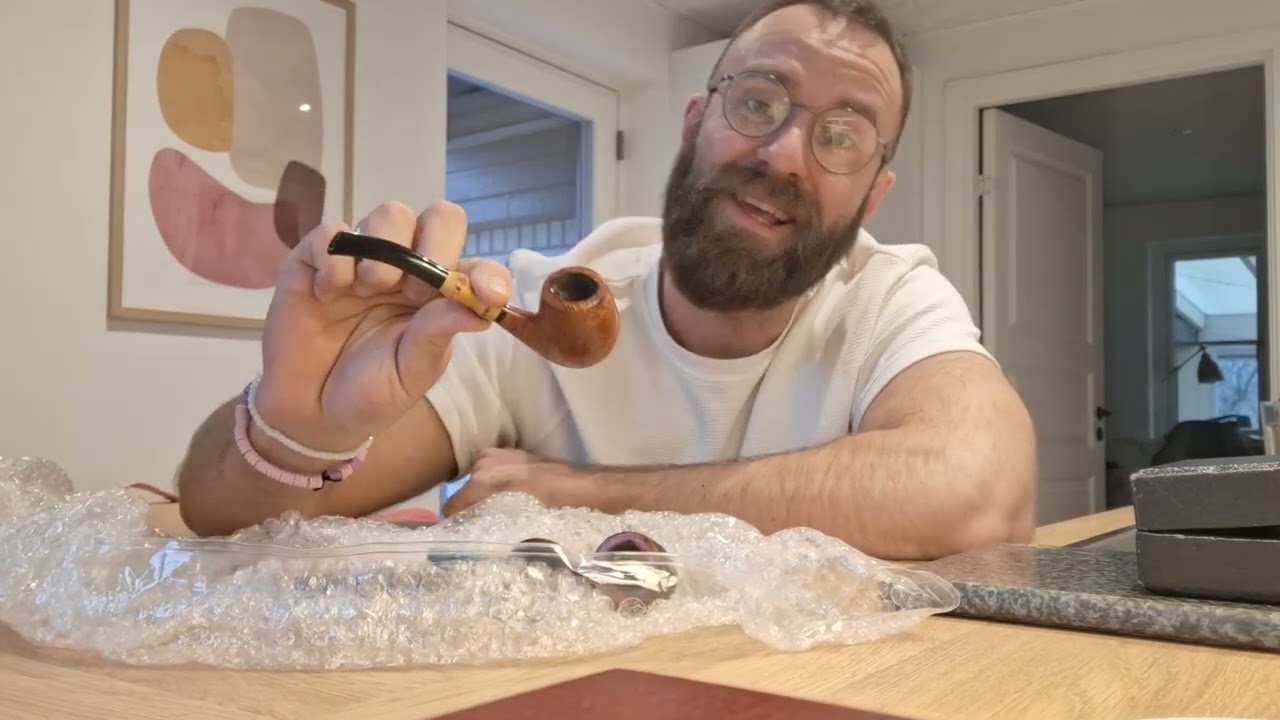 NEW estate pipes on ebay are presmoked? Be carefull! Pipe community what do you think??