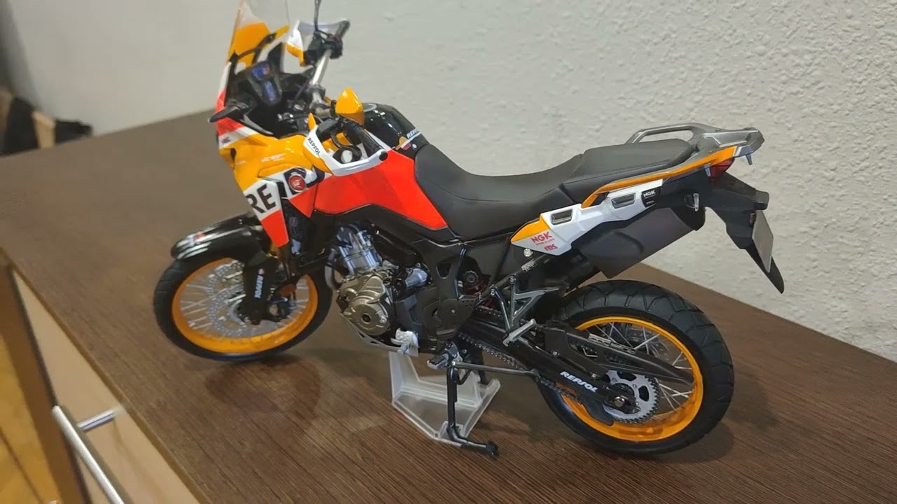 Africa Twin tamiya escala 1/6. Decoración Repsol