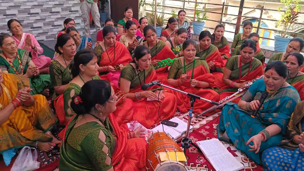 दूल्हे की मां ने गाया बहुत ही सुंदर भजन मेरी माता जगदंबा तेरा रूप निरालू