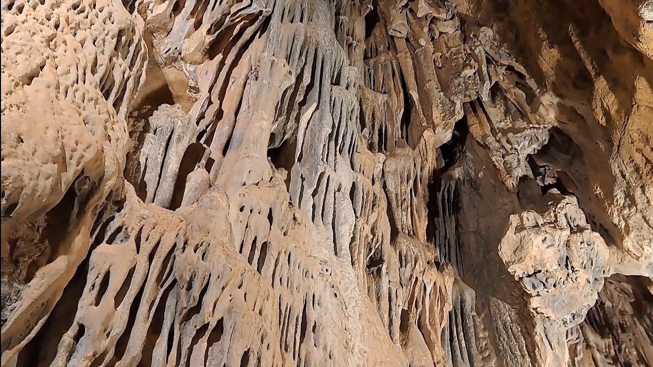 Cueva Menos Conocida del Paraje Sant Josep, en La Vall D'Uxó