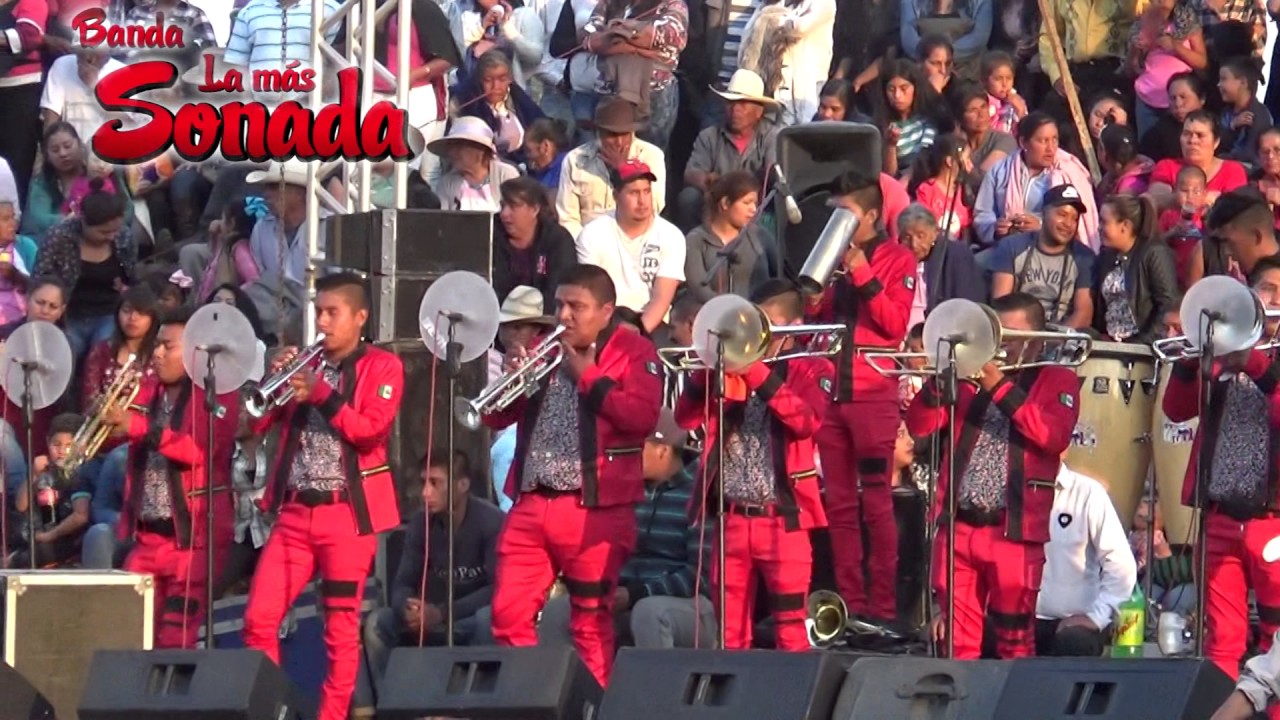 Banda la mas sonada 2017 ( afuera )