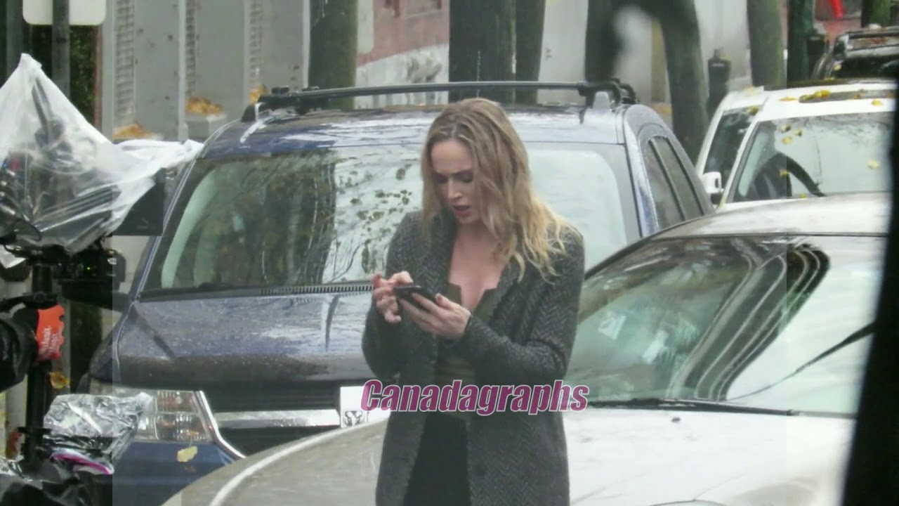 Crisis On Infinite Earths - Multiple scenes featuring Stephen Amell, Grant Gustin and Caity Lotz