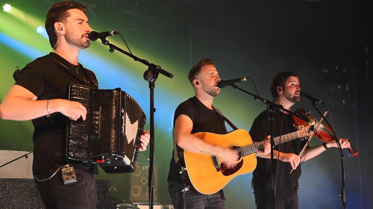 Carter on the Costa 2025 - Ceol - Heave Away (group of 3) - Huelva, Spain - Live