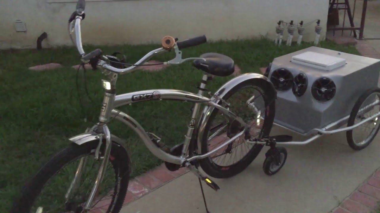 Bicycle trailer with stereo system
