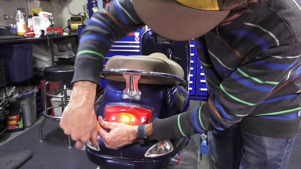 How to Change the Tail Light & License Bulb on a Vespa LX
