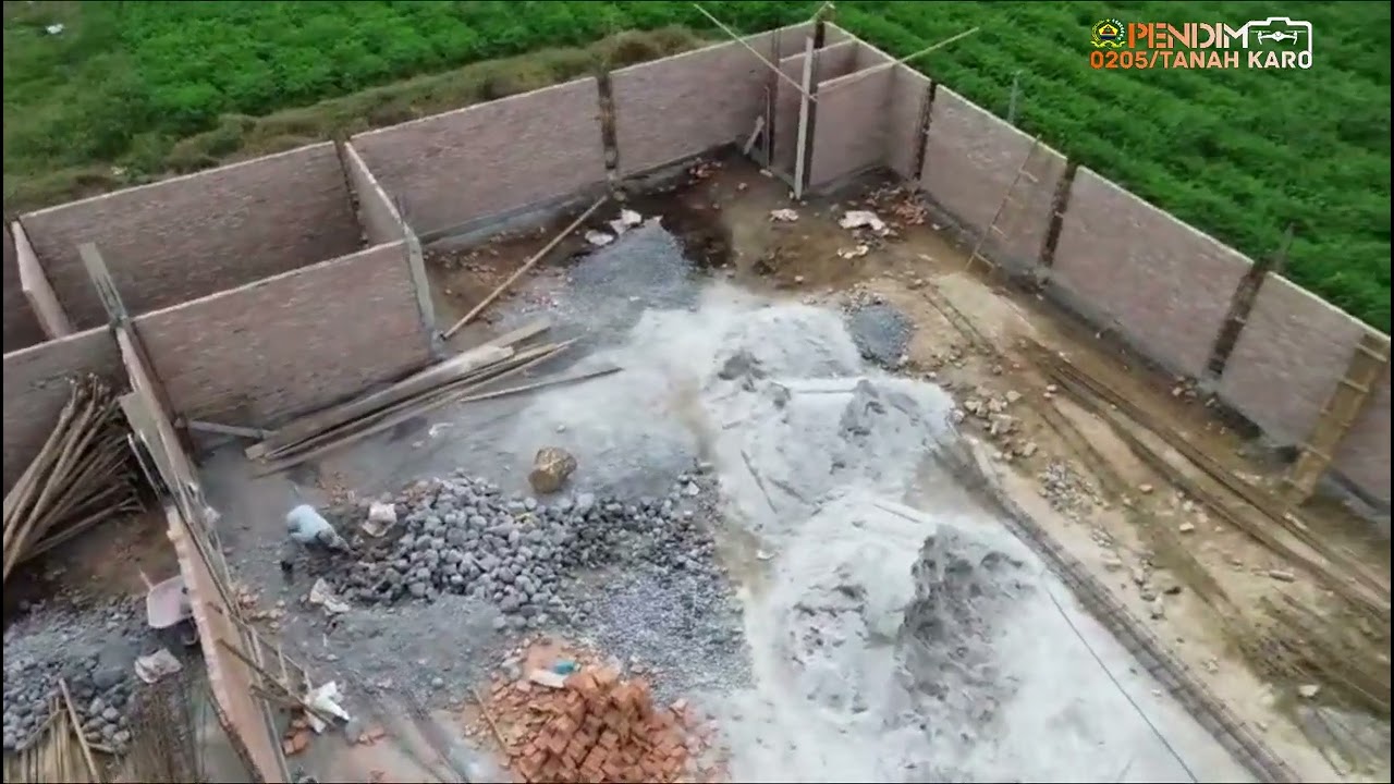 Babinsa Koramil 01/Barusjahe Kodim 0205/TK Dampingi Pembangunan Gedung KDKMP Bulanjahe
