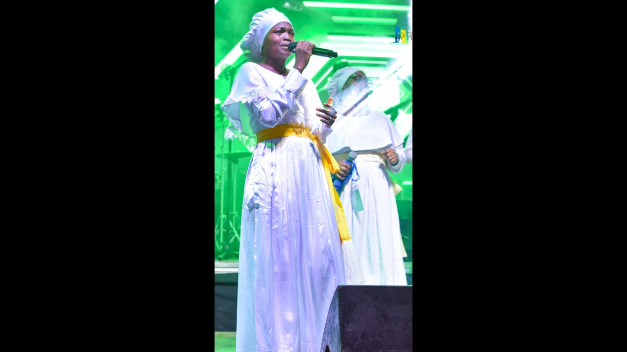 Concert Heavenly Praise 2023 à Imeko (Anna TEKO) 2/4