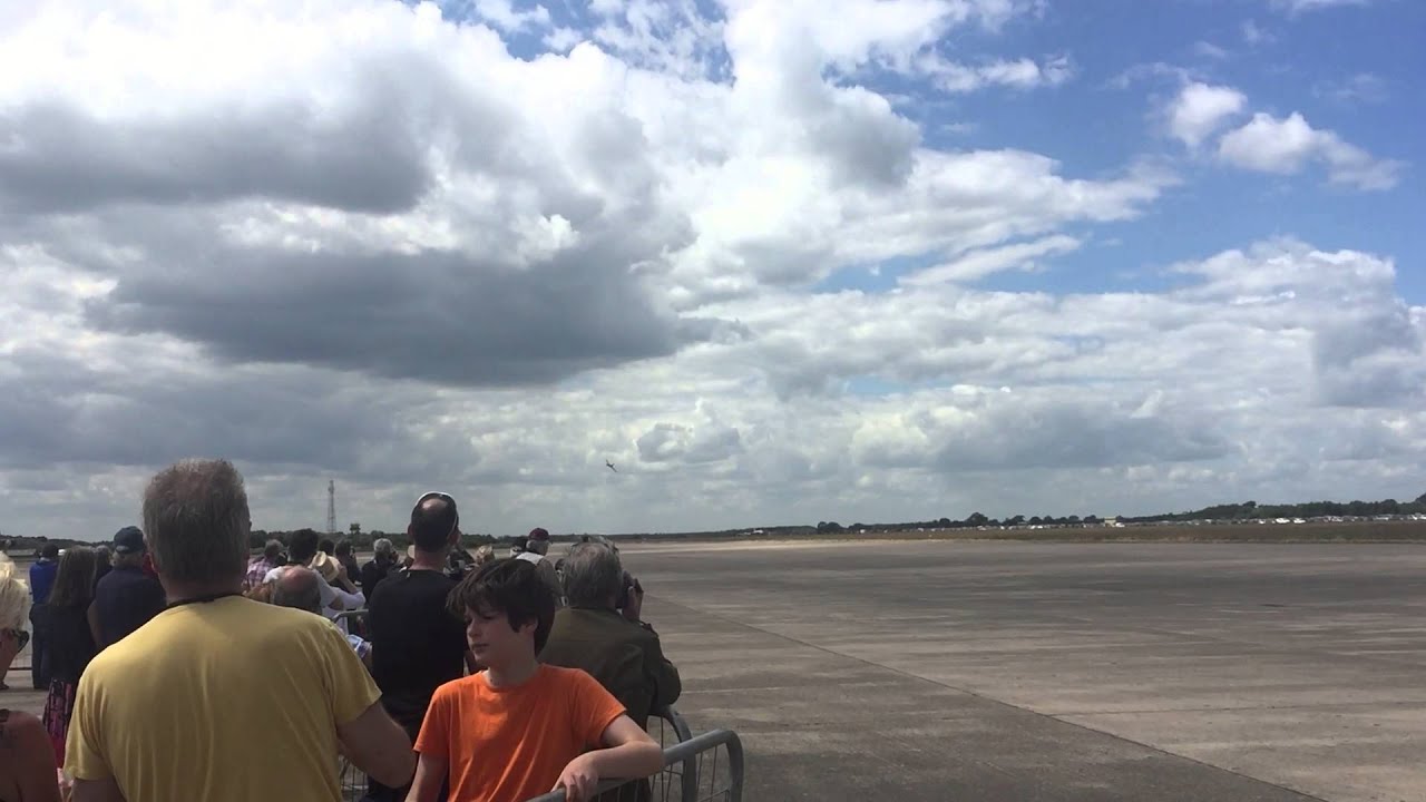 Vulcan XH558 at Elvington on 27th June 2015 salute the V-Force