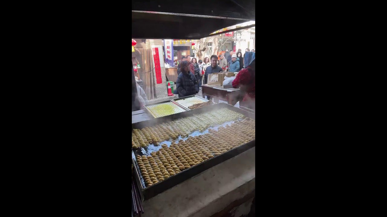 Magical Chinese street food 神奇的中国街头美食  不思議な中国の街グルメ