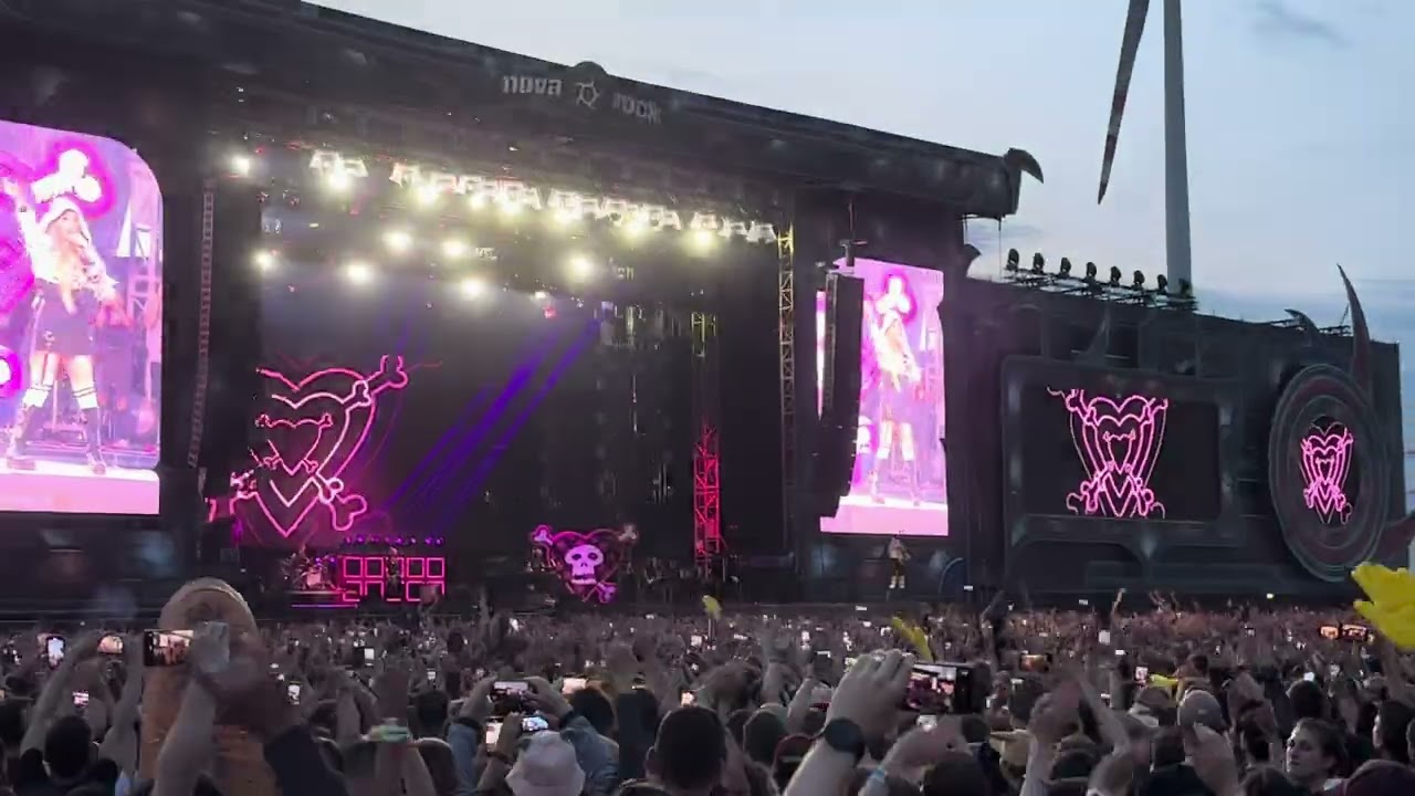 Avril Lavigne - Girlfriend live @ Nova Rock 2024