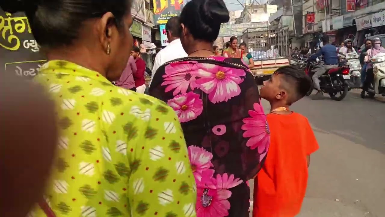 हेलो दोस्त मैं आज गई थी साड़ी लेने के लिए अपने सहेली सॉन्ग देखी मेरी दुकान कैसी है