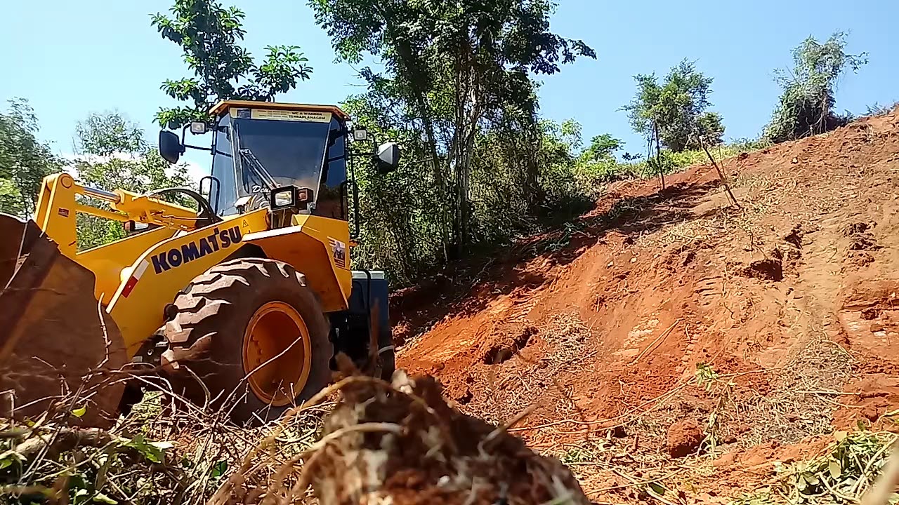 Pa carregadeira arrancando mato parte 1...op Wander
