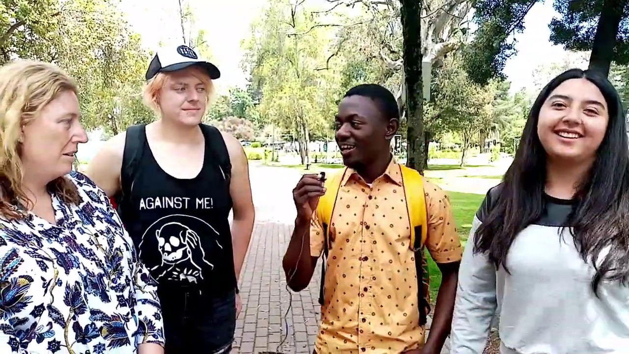MI INTÉRPRETE (PART 1) | ESTUDIANTES DE INGLÉS CHARLANDO CON NATIVOS