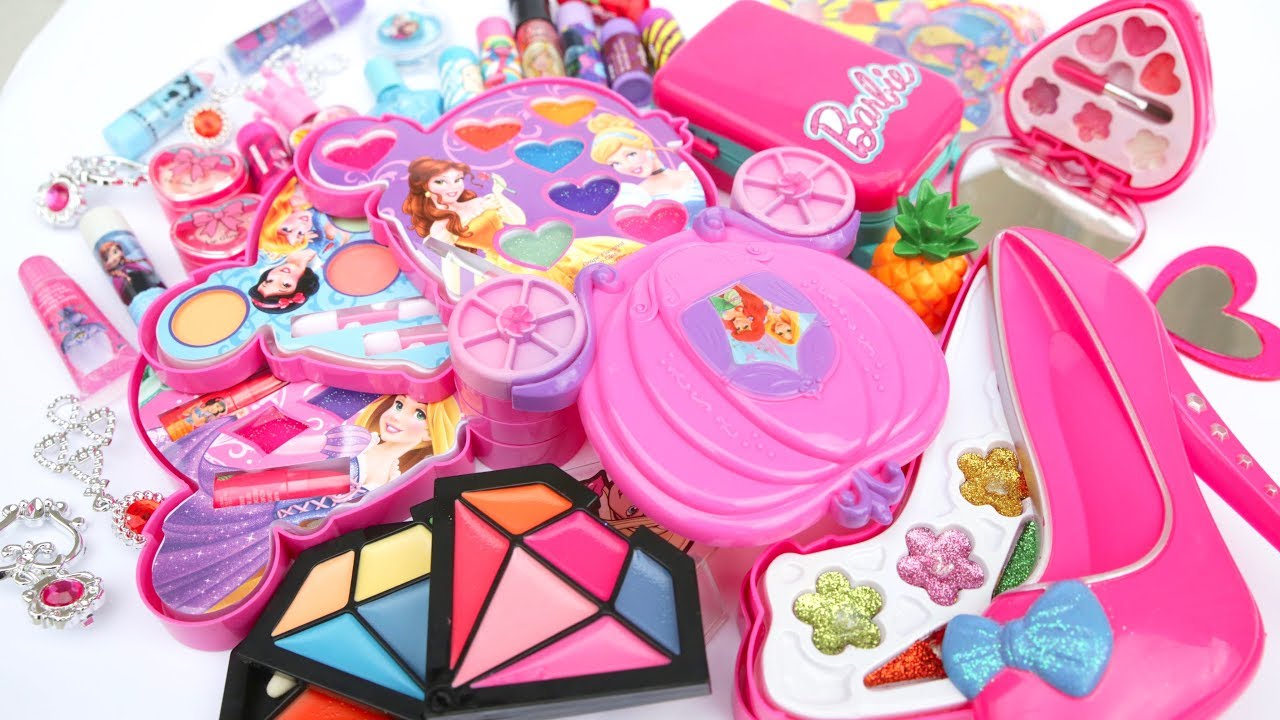 A Most Have Cosmetic MakeUp Kits Disney Princess Super Pack Barbie Frozen Elsa