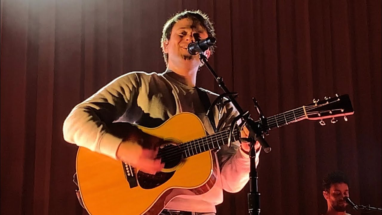 Alec Benjamin - One Wrong Turn (live)