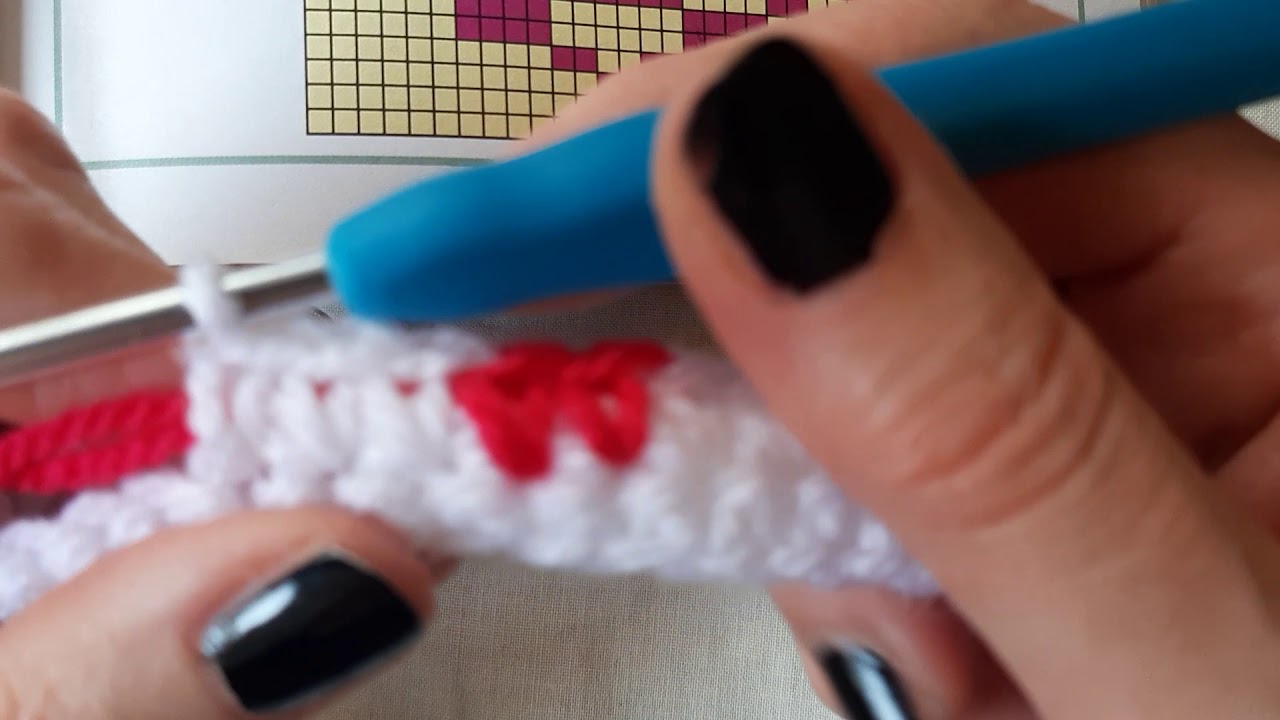 come lavorare due o pi&ugrave; colori di filato all'uncinetto,  nascondendo il filo.