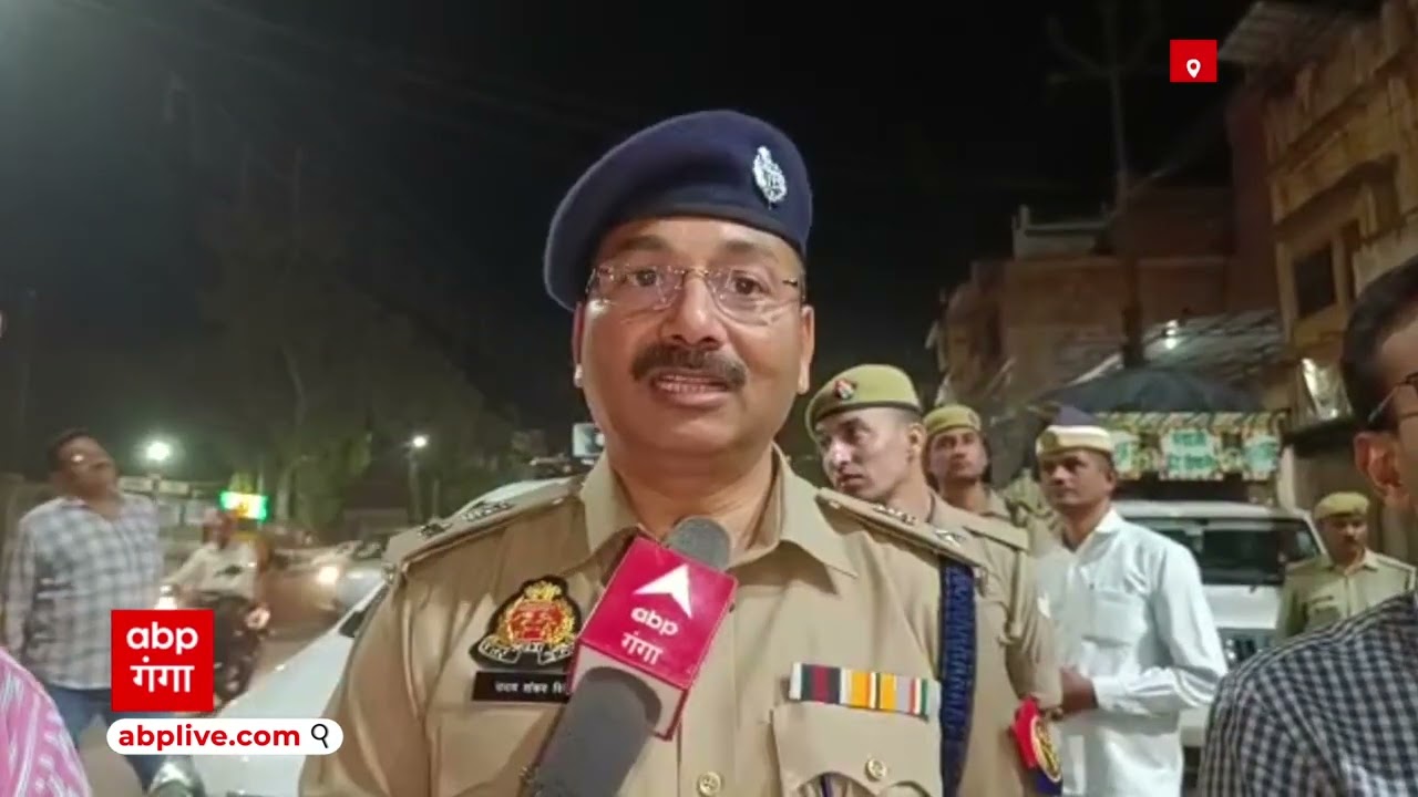 Etah में जिला अधिकारी ने भारी पुलिस बल के साथ किया फ्लैग मार्च, हटवाए पोस्टर और बैनर | UP Nikay