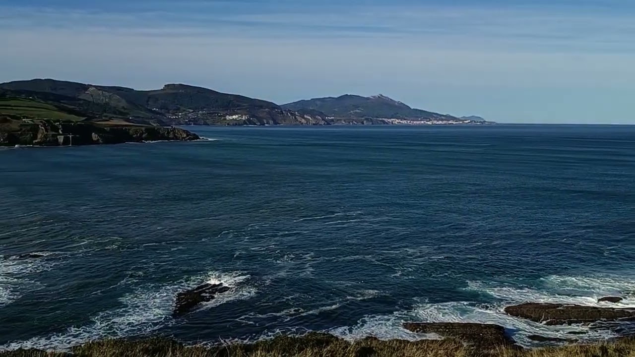 Playa la arena desde el astron de zierbena en este miércoles de enero con cielo encapotado y temper