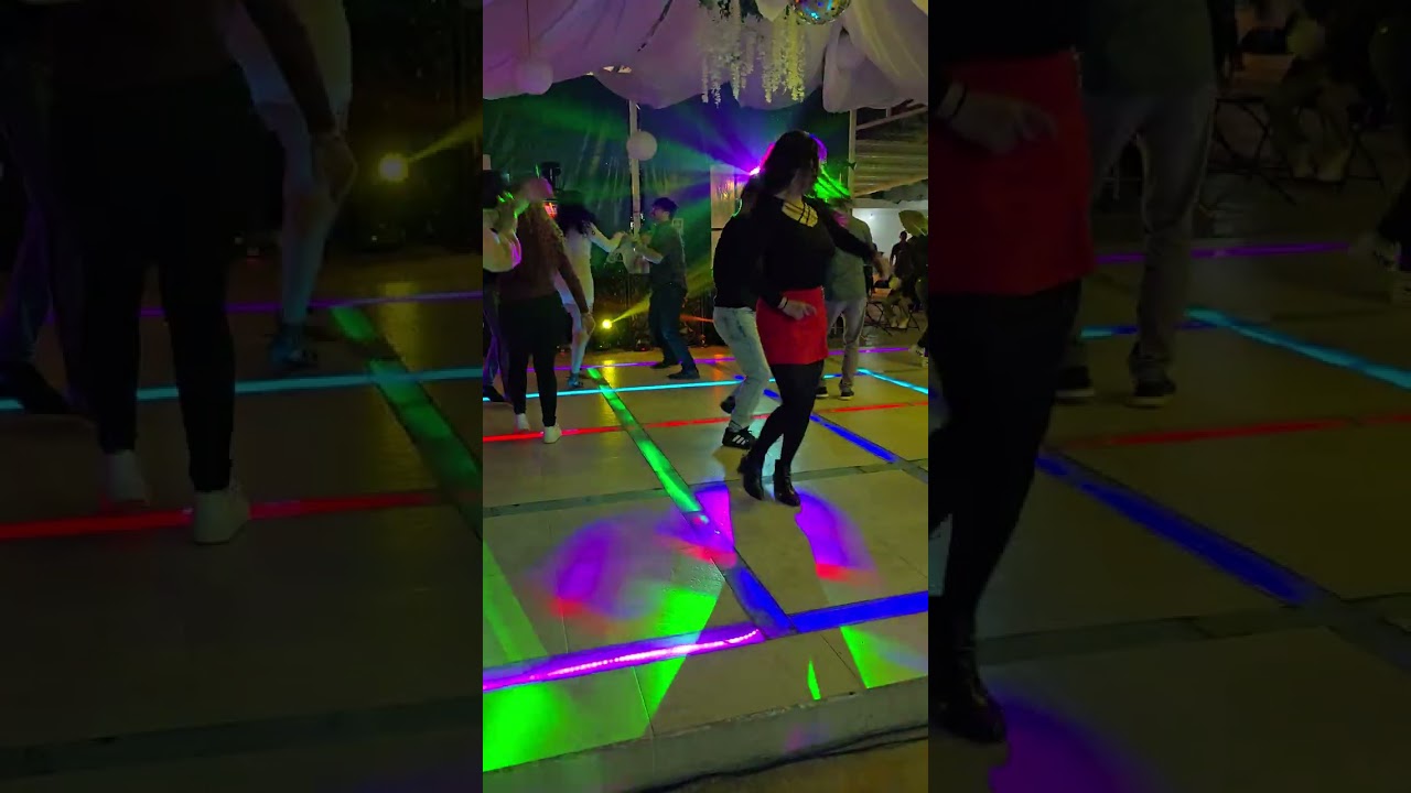 Bailando salsa ##salsa #bailandoconlora #salsaenlinea 